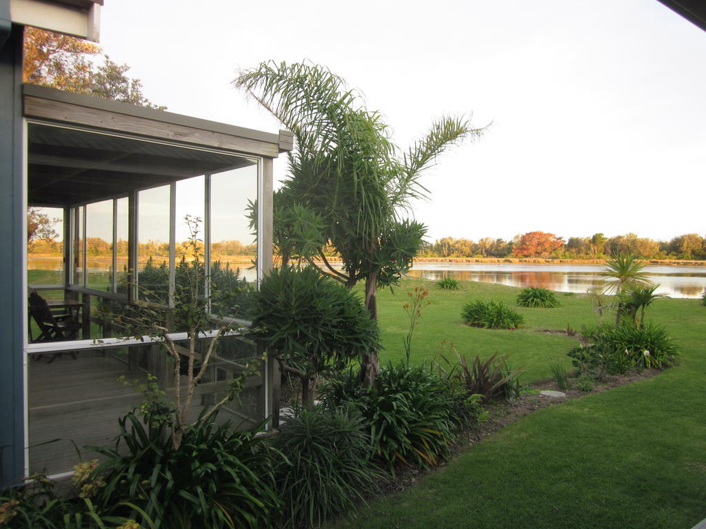 Lakes Entrance Waterfront Cottages With King Beds Dış mekan fotoğraf