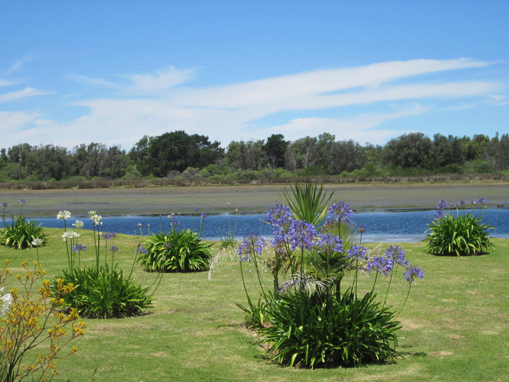 Lakes Entrance Waterfront Cottages With King Beds Dış mekan fotoğraf