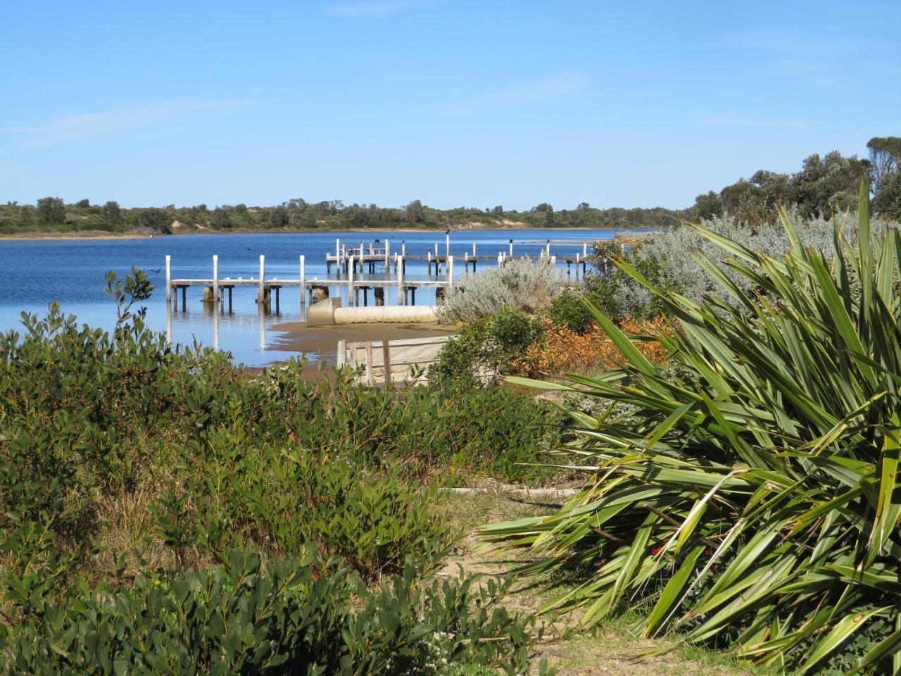 Lakes Entrance Waterfront Cottages With King Beds Dış mekan fotoğraf